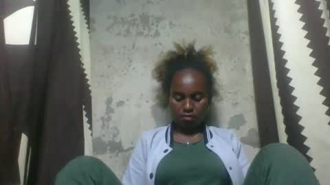 Snapshot of estanie chatting on 10-14-25, 08:48 estanie online show from 10-14-25, 08:48