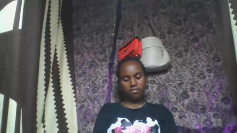 Snapshot of estanie chatting on 10-17-25, 07:38 estanie online show from 10-17-25, 07:38