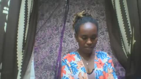 Snapshot of estanie chatting on 10-24-25, 08:11 estanie online show from 10-24-25, 08:11