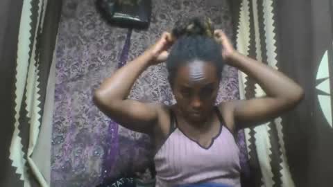 Snapshot of estanie chatting on 10-24-25, 08:16 estanie online show from 10-24-25, 08:16