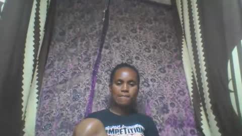 Snapshot of estanie chatting on 10-25-25, 08:22 estanie online show from 10-25-25, 08:22