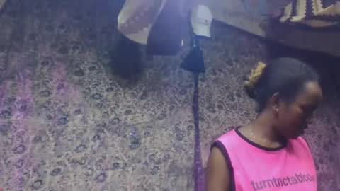 Snapshot of estanie chatting on 10-31-25, 07:31 estanie online show from 10-31-25, 07:31