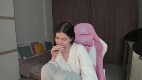 Snapshot of este_ria chatting on 12-31-24, 02:51 esteria online show from 12-31-24, 02:51