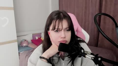 Snapshot of este_ria chatting on 02-26-25, 10:36 esteria online show from 02-26-25, 10:36