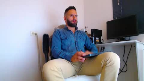 Snapshot of esteban7984068 chatting on 02-12-26, 01:50 esteban online show from 02-12-26, 01:50