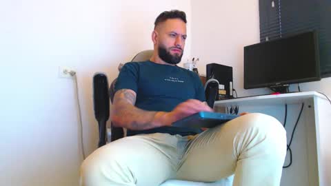 Snapshot of esteban7984068 chatting on 02-20-26, 02:06 esteban online show from 02-20-26, 02:06