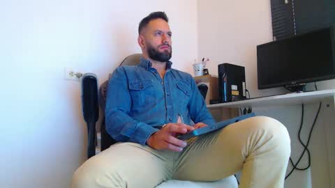 Snapshot of esteban7984068 chatting on 02-23-26, 02:03 esteban online show from 02-23-26, 02:03