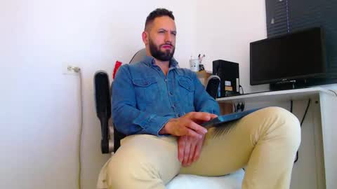 Snapshot of esteban7984068 chatting on 03-13-26, 04:35 esteban online show from 03-13-26, 04:35