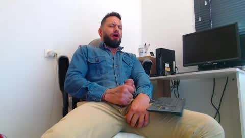 Snapshot of esteban7984068 chatting on 03-19-26, 05:17 esteban online show from 03-19-26, 05:17