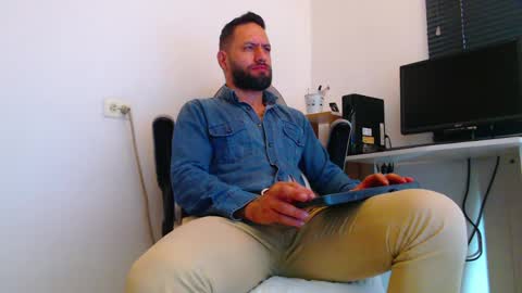 Snapshot of esteban7984068 chatting on 03-24-26, 01:49 esteban online show from 03-24-26, 01:49