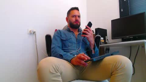 Snapshot of esteban7984068 chatting on 03-25-26, 06:36 esteban online show from 03-25-26, 06:36