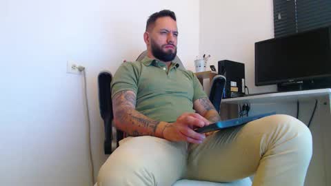 Snapshot of esteban7984068 chatting on 03-26-26, 03:50 esteban online show from 03-26-26, 03:50