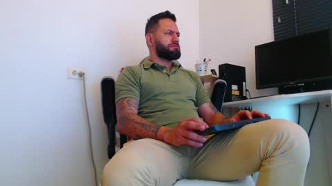 Snapshot of esteban7984068 chatting on 03-30-26, 01:34 esteban online show from 03-30-26, 01:34