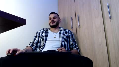 Snapshot of esteban_fer chatting on 01-12-25, 01:11 Esteban Fernandez online show from 01-12-25, 01:11