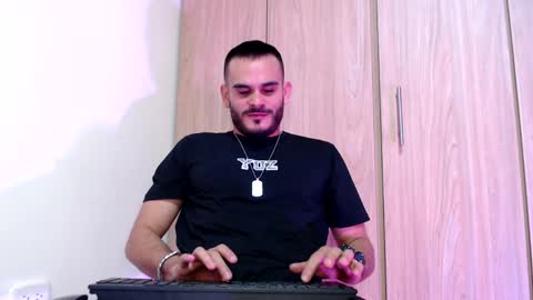 Snapshot of esteban_fer chatting on 01-26-25, 04:20 Esteban Fernandez online show from 01-26-25, 04:20