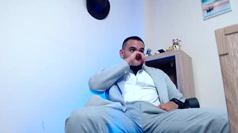 Esteban Fernandez online show from 02-08-26, 03:43