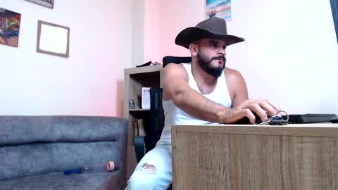Esteban Fernandez online show from 05-06-26, 12:21
