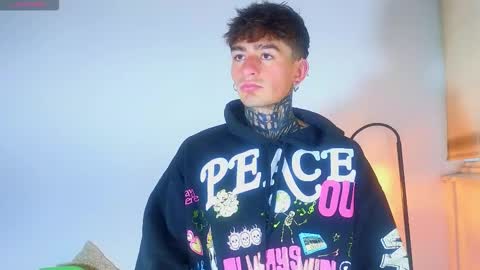 Snapshot of estebanchar_ chatting on 10-20-25, 10:59 Esteban independent model online show from 10-20-25, 10:59