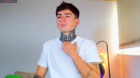 Snapshot of estebanchar_ chatting on 10-25-25, 01:29 Esteban independent model online show from 10-25-25, 01:29