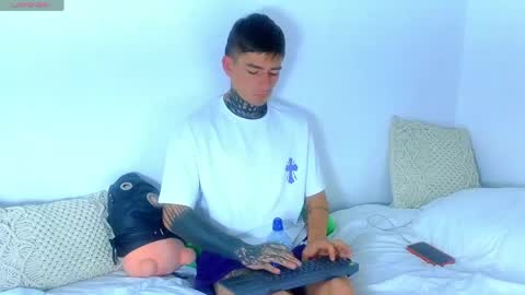 Esteban independent model online show from 05-25-26, 09:43