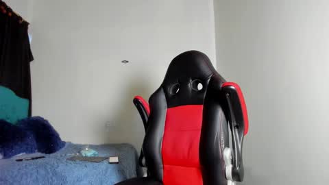 Snapshot of estebanlobo chatting on 11-17-25, 09:31 estebanlobo online show from 11-17-25, 09:31