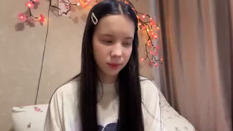 Snapshot of estellezdebski chatting on 07-16-26, 01:17 estellezdebski online show from 07-16-26, 01:17
