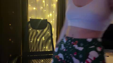 Ester online show from 12-15-25, 03:27