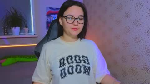 EsterPlayful online show from 11-04-25, 08:57