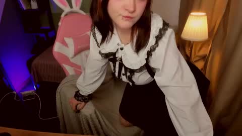 Ester  online show from 05-06-26, 04:12