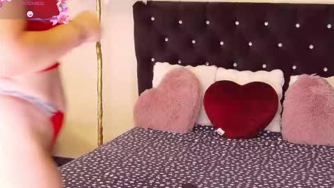 Snapshot of estheraa chatting on 09-20-25, 04:24 Esthera online show from 09-20-25, 04:24