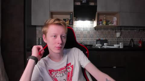 Snapshot of esthetics_boys chatting on 02-11-26, 11:04 LOUIS online show from 02-11-26, 11:04