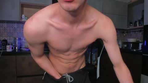 Snapshot of esthetics_boys chatting on 05-29-26, 08:45 LOUIS online show from 05-29-26, 08:45
