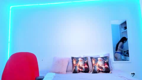 Snapshot of estrella_duran chatting on 12-26-24, 07:49 Estrellita online show from 12-26-24, 07:49