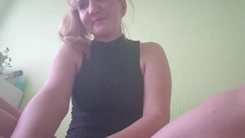 estrellawalters online show from 01-01-25, 10:32