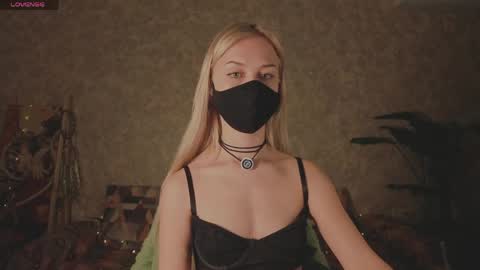 Snapshot of eternalophelia chatting on 04-01-26, 11:35 Sophia online show from 04-01-26, 11:35