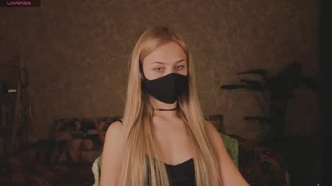 Snapshot of eternalophelia chatting on 04-22-26, 10:44 Sophia online show from 04-22-26, 10:44