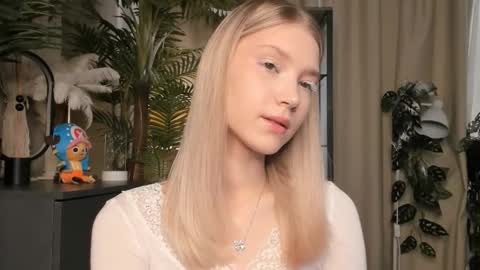 Snapshot of eternity_cuite chatting on 02-18-26, 05:47 Natalie online show from 02-18-26, 05:47