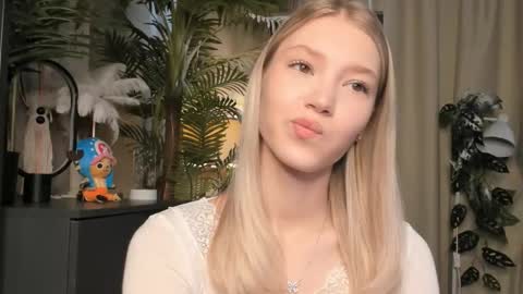 Snapshot of eternity_cuite chatting on 02-20-26, 06:19 Natalie online show from 02-20-26, 06:19