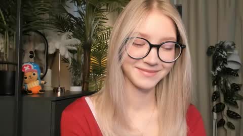 Snapshot of eternity_cuite chatting on 02-25-26, 06:01 Natalie online show from 02-25-26, 06:01