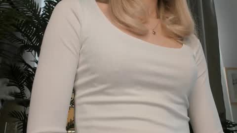 Snapshot of eternity_cuite chatting on 03-14-26, 05:57 Natalie online show from 03-14-26, 05:57