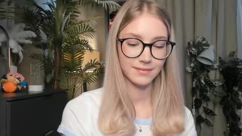 Snapshot of eternity_cuite chatting on 03-21-26, 08:19 Natalie online show from 03-21-26, 08:19