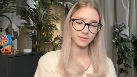 Snapshot of eternity_cuite chatting on 03-26-26, 05:46 Natalie online show from 03-26-26, 05:46