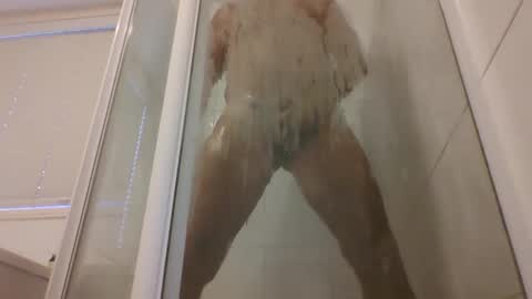 Snapshot of etextratestacle chatting on 12-18-25, 07:09 ET online show from 12-18-25, 07:09