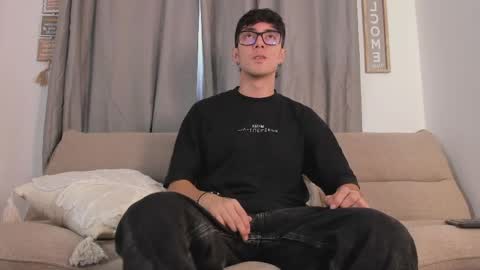 etham_wolf1 online show from 03-30-26, 05:47