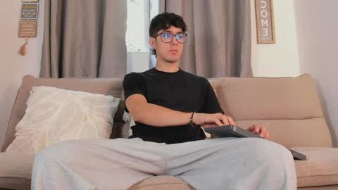 etham_wolf1 online show from 04-04-26, 12:46