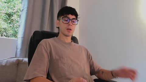 etham_wolf1 online show from 04-13-26, 05:40