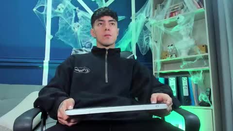 Etham online show from 10-20-25, 11:54