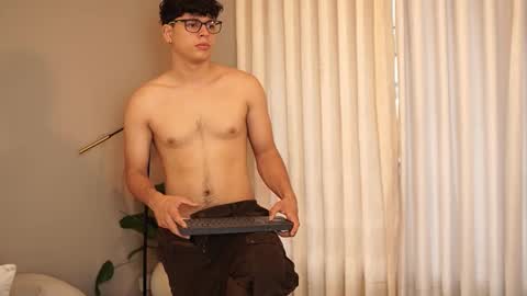 Snapshot of ethan_occonor chatting on 10-15-25, 12:27 ethan_occonor online show from 10-15-25, 12:27