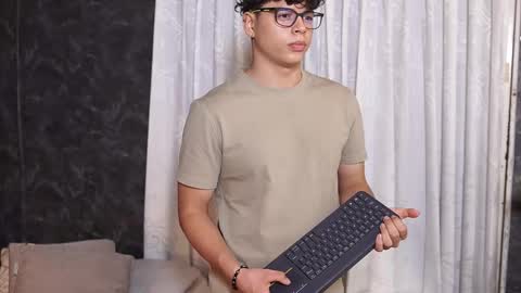 Snapshot of ethan_occonor chatting on 10-17-25, 12:47 ethan_occonor online show from 10-17-25, 12:47