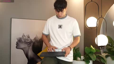 Snapshot of ethan_occonor chatting on 10-21-25, 12:17 ethan_occonor online show from 10-21-25, 12:17